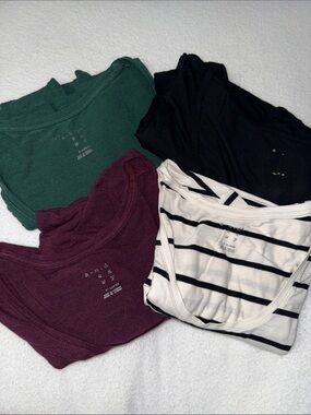 BUNDLE ✨ green, black, burgundy & white/black striped tees